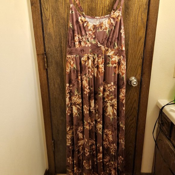 Torrid Size 3 (22/24W) Super Soft Walnut Floral Maxi Dress NWOT - Picture 3 of 10